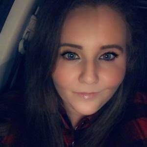 Meet your Posher, Larissa